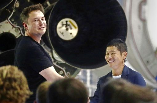 Elon Musk (links) freut sich über seinen ersten Passagier  Yusaku Maezawa. Foto: Getty