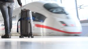 Für Flugreisende der Lufthansa soll es mehr Bahn-Verbindungen an den Frankfurter Flughafen geben. Foto: dpa/Arne Dedert