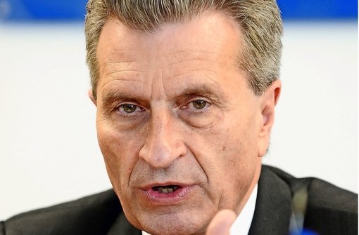 EU-Kommissar Günther Oettinger stellt sich am Donnerstag bei Karins Presse Ecke Leserfragen Foto: APA