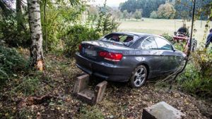Dieser BMW machte sich am Freitag in Baltmannsweiler selbstständig. Foto: SDMG