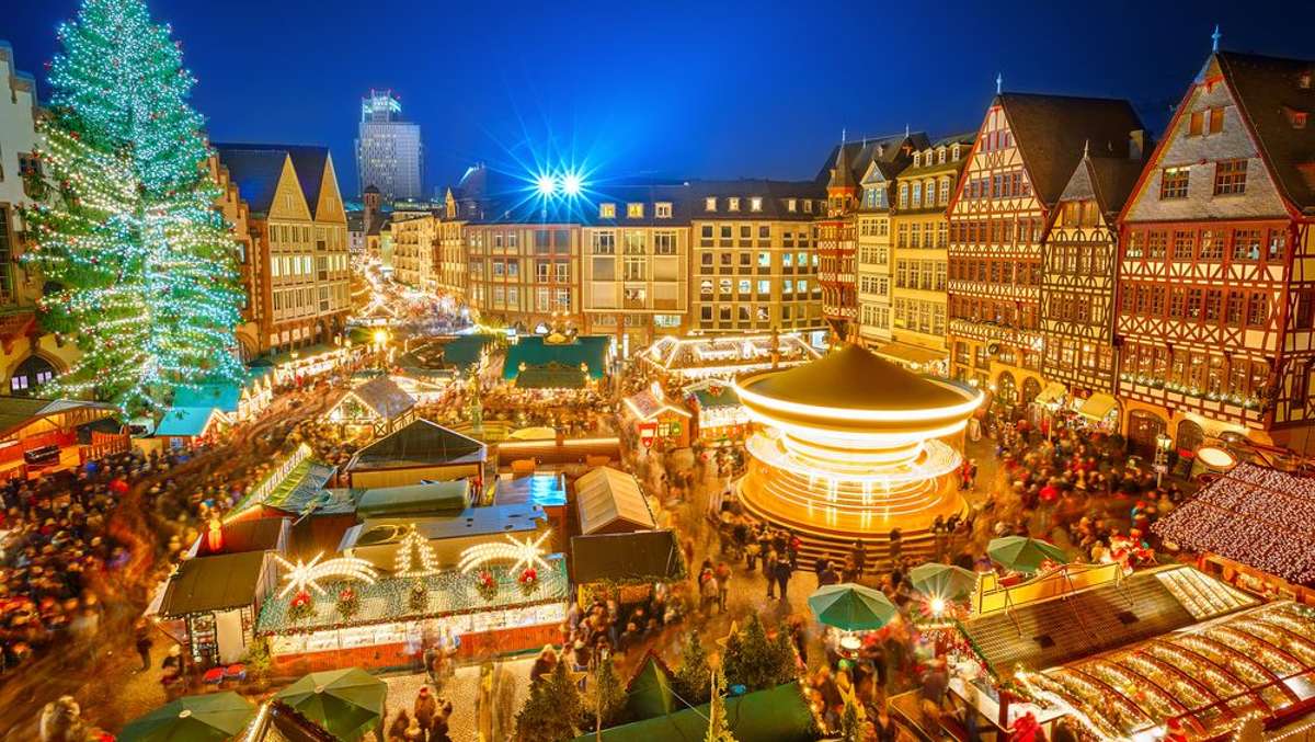 Der Weihnachtsmarkt im historischen Stadtzentrum von Frankfurt.
