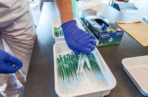 In der neuen Impfstelle der Kreisärzteschaft in Eislingen können pro Öffnungstag 60 Impfdosen verabreicht werden. Foto: Giacinto Carlucci