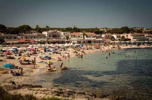 Tourismus auf den Balearen – trotz steigender Coronazahlen denken viele deutsche Urlauber nicht an die Heimkehr. Foto: dpa/Jordi Boixareu