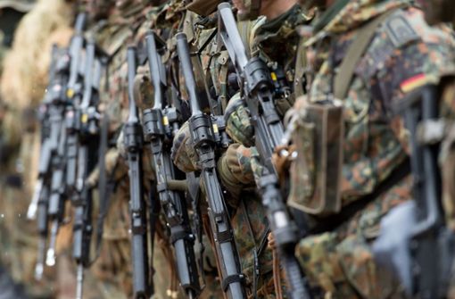 In der Bundeswehr wird wegen 478 rechtsextremen Verdachtsfällen ermittelt. Foto: dpa