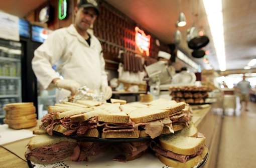 Das Katz’s Deli in New York mit seiner größten Attraktion, dem Pastrami-Sandwich Foto: AFP