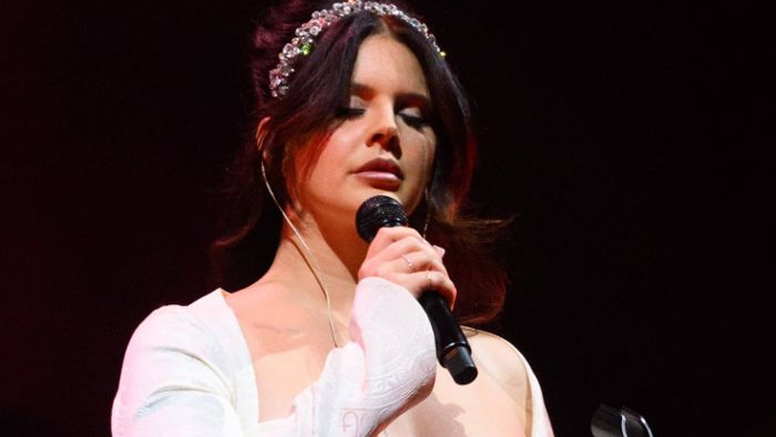 Lana Del Rey spendet die kompletten Einnahmen ihrer Konzerte