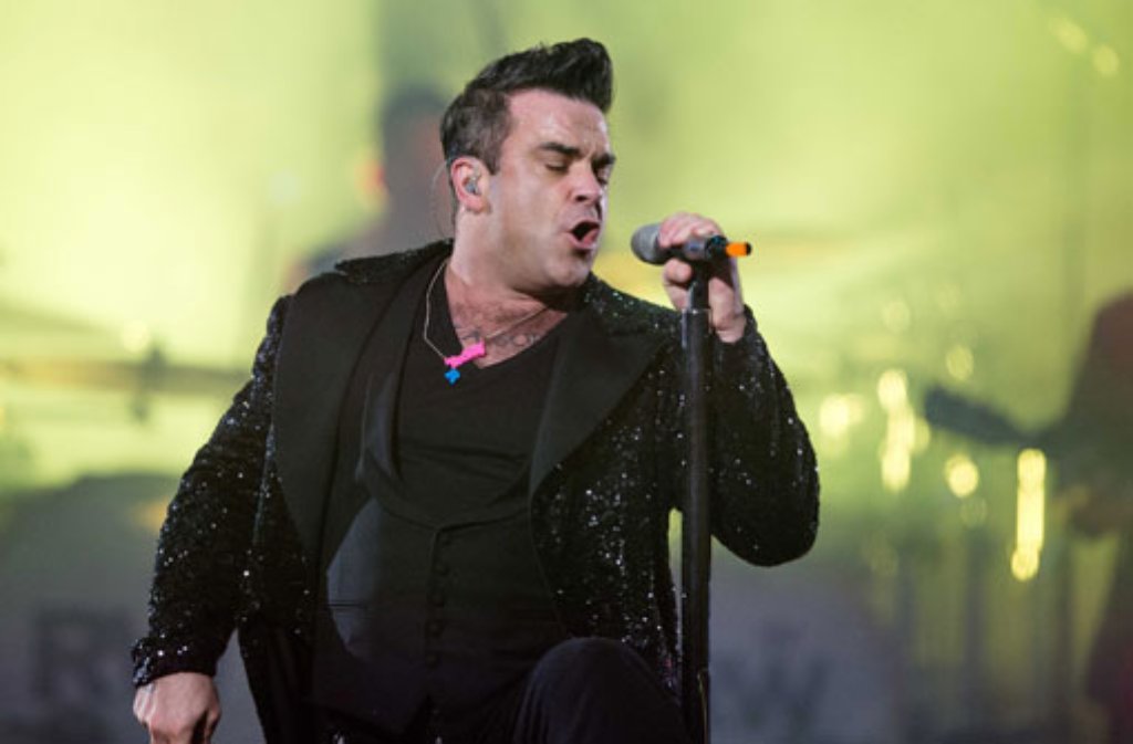 Ein bisschen fülliger um die Hüften, aber mit vollem Körpereinsatz dabei: Robbie Williams ist immer noch ein begnadeter Entertainer - auch wenn er privat grundsolide geworden ist.