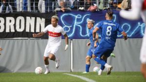 Im bisher letzten Derby im vergangenen Oktober war Roberto Massimo für die U21 des VfB am Ball – die 0:2-Niederlage gegen die Kickers konnte der Mann aus dem Profikader nicht verhindern. Foto: Pressefoto Baumann/Hansjürgen Britsch