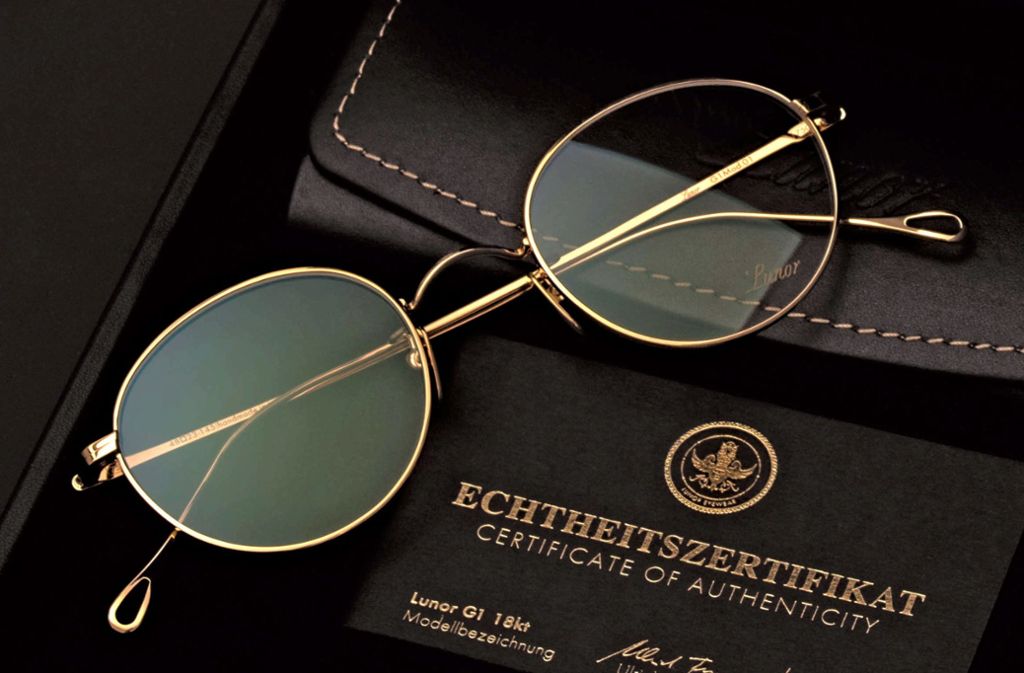 Eine Brillen aus purem, 18-karätigem Gold gehört zu den Attraktionen der Fachmesse opti in München. Foto: Lunor