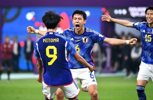 Wataru Endo (Nummer 6) hatte mit Japan bei der WM in Katar viel Grund zum Jubeln Foto: imago