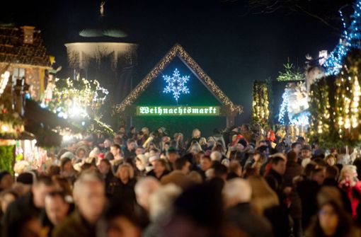 Ein Bild vom Stuttgarter Weihnachtsmarkt aus einem Jahr vor der Coronapandemie. Foto: dpa/Marijan Murat