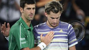 Novak Djokovic setzte sich am Ende gegen den Österreicher Dominic Thiem (rechts) durch. Foto: AP/Andy Brownbill