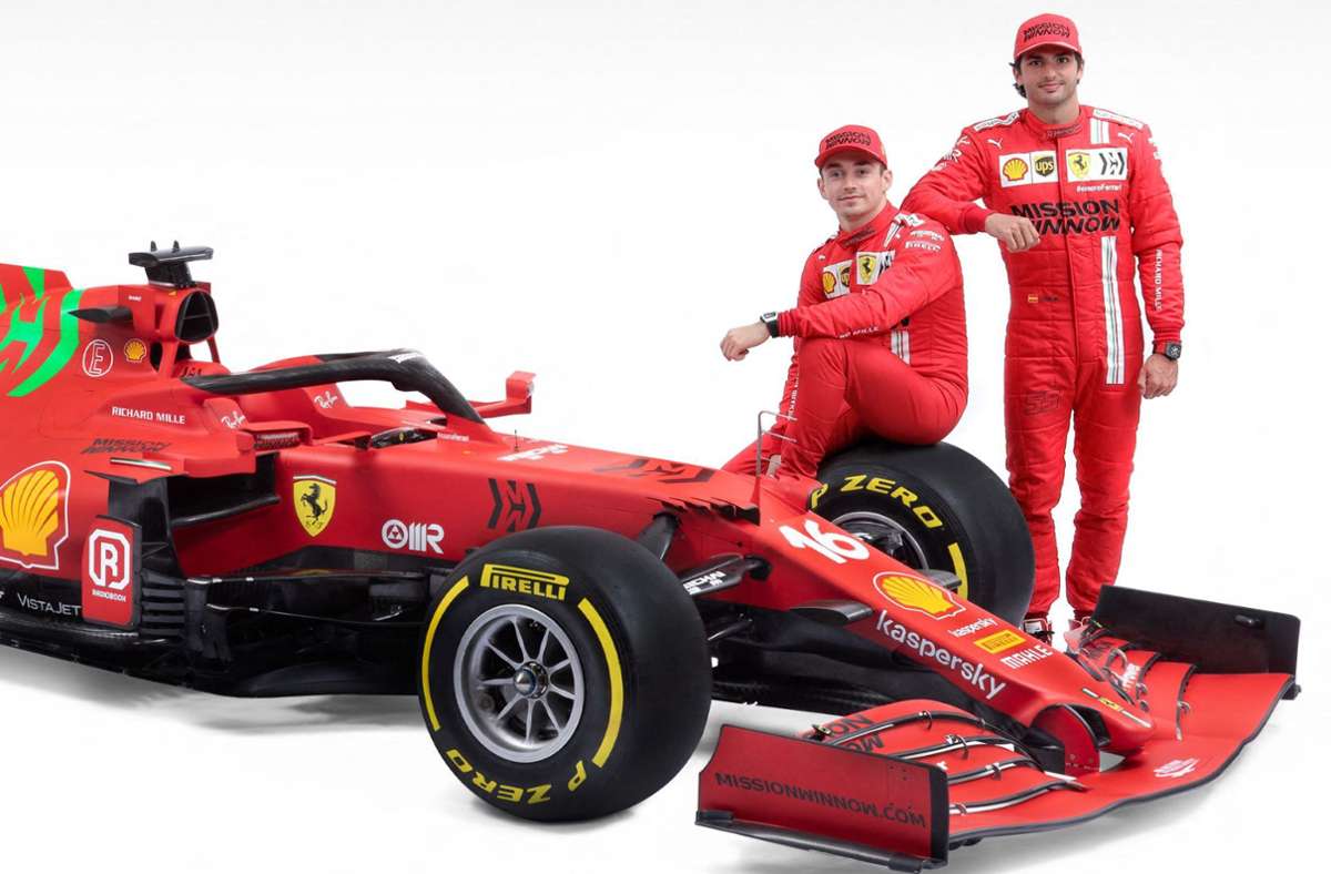 Ferrari hat nur noch rund die Hälfte seines Saisonetats zur Verfügung – die Gehälter der Fahrer Charles Leclerc (li.) und Carlos Sainz fallen aber nicht unter das Budgetlimit. Foto: AFP/HANDOUT