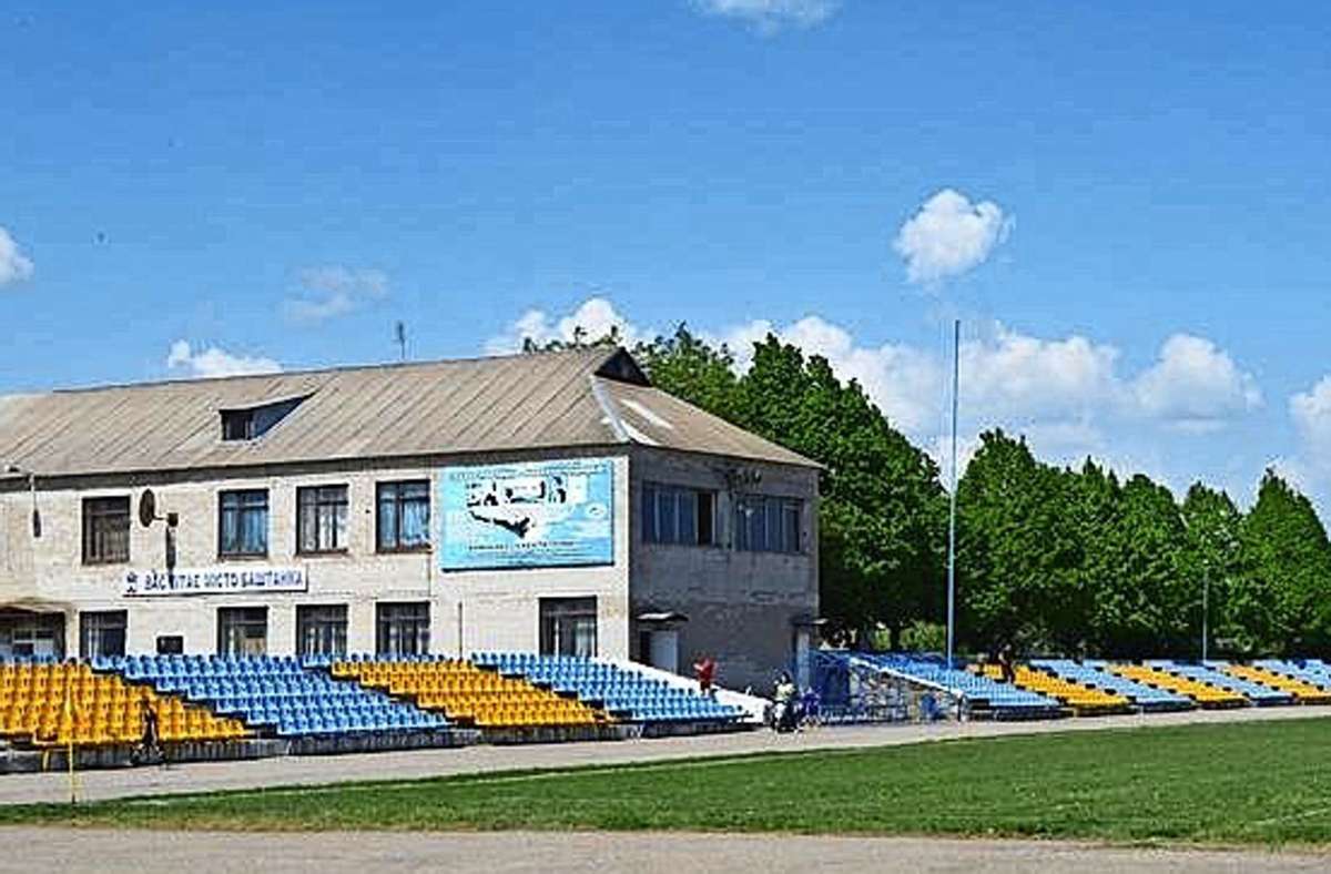 Total zerstört: Die Sportschule in Baschtanka vor dem Krieg . . .