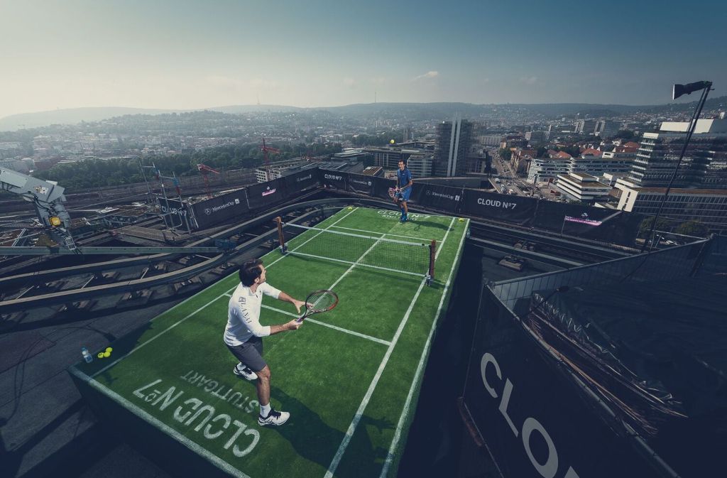 Auf dem Dach des Cloud No 7 wurde zu PR-Zwecken ein kleines Tennismatch zwischen Roger Federer und Tommy Haas ausgetragen.