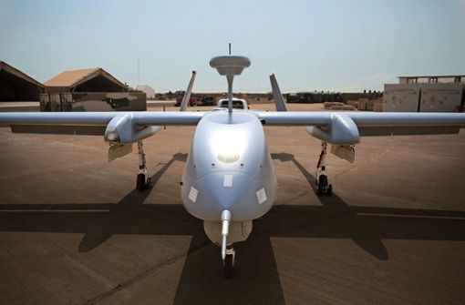 Eine Drohne vom Typ Heron TP, die bewaffnet werden kann. Foto: dpa/Kay Nietfeld