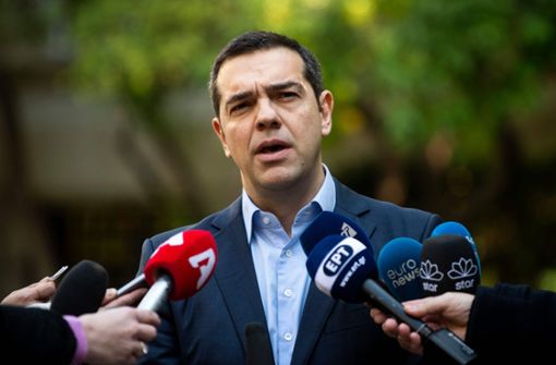 Der griechische Premier Alexis Tsipras kommentiert den Abgang des rechtsnationalistischen Verteidigungsministers. Foto: AFP