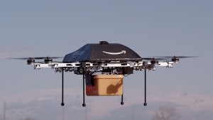 Mini-Drohne mit Lieferung eines Online-Versands im Anflug Foto: Amazon