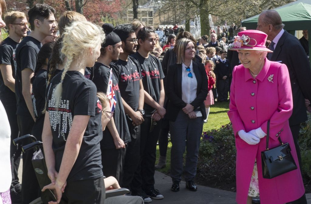 Queen Elizabeth hat allen Grund zum Strahlen: die Monarchin wird bei ihrem Volk immer beliebter.