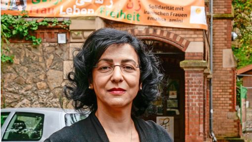 Im Gespräch über ein Tabuthema: Arezoo Shoaleh vom Verein Frauen für Frauen in Ludwigsburg. Foto: Simon Granville