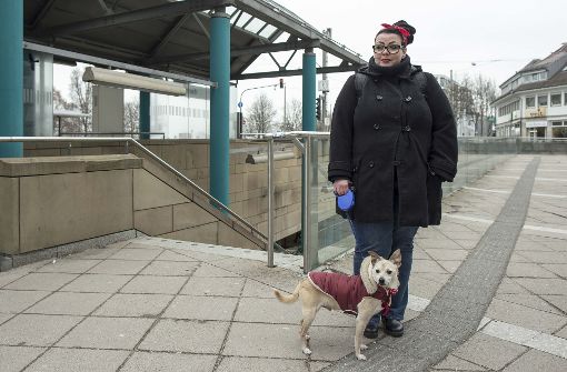 Stefanie Kaiser mit ihrem Hund Foto: Lichtgut/Leif Piechowski