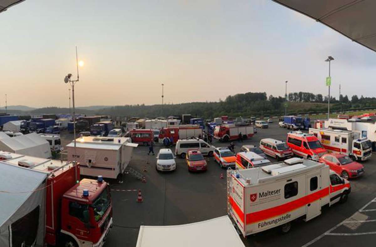 Bei der Feuerwehrleitstelle in Bruchsal haben sich die Helfer aus Baden-Württemberg am Montag getroffen und sind von dort aus ins Krisengebiet aufgebrochen.