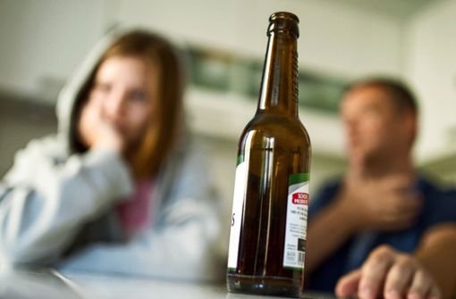 Statistisch gesehen haben Kinder von Alkoholikern ein vierfach höheres Risiko, später selbst Trinker zu werden. Foto: dpa/Alexander Heinl
