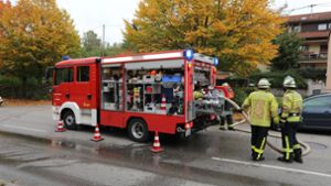 Die Feuerwehr war mit fünf Fahrzeugen, 21 Einsatzkräften und der Rettungsdienst mit drei Fahrzeugen und acht Einsatzkräften vor Ort. Foto: SDMG/Maier