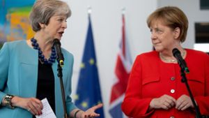 Bereits im Juli war Theresa May zu Besuch bei Bundeskanzlerin Angela Merkel (Archivbild). Foto: dpa