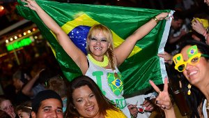 Die Fußball-WM hat begonnen und Brasilien besiegt Kroatien mit 3:1: Die brasilianischen Fans beim Public Viewing im Stuttgarter Schlossgarten hatten gleich doppelt Grund zu feiern. Foto: www.7aktuell.de