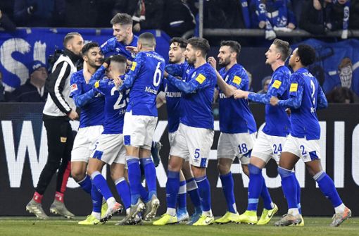 Schalke klettert dank des Sieges auf Platz zwei in der Fußball-Bundesliga. Foto: AP/Martin Meissner