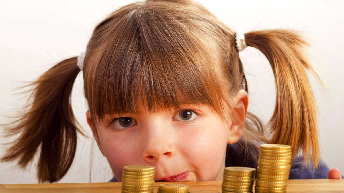 Wie viel Geld für den Nachwuchs?: Kinder dürfen mit ihrem Taschengeld auch Unsinniges  kaufen