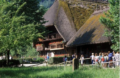 Wie sieht es unterm Walmdach eines typischen Schwarzwaldhofs aus? Im Freilichtmuseum Vogtsbauernhof erfährt man es. Foto: imago/SMID/SMID