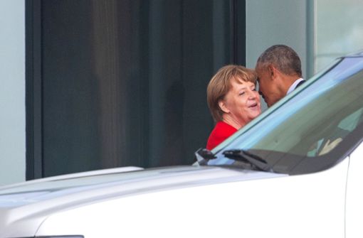 Küsschen, Küsschen – und dann plauderten Angela Merkel und Barack Obama anderthalb Stunden miteinander Foto: dpa-Zentralbild