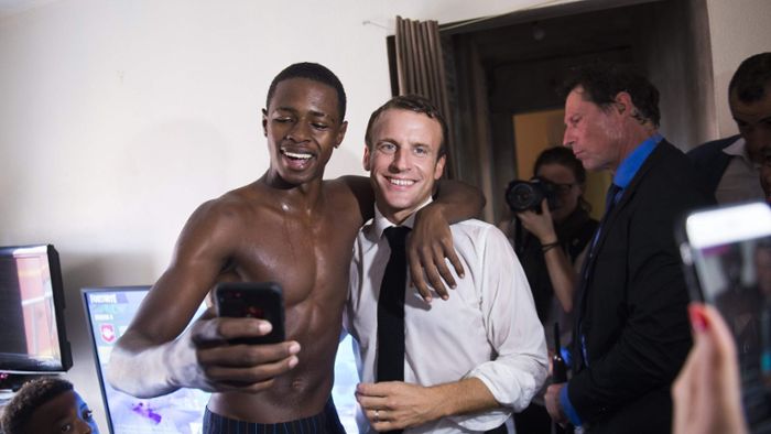 Stinkefinger-Foto mit Macron sorgt für Aufregung