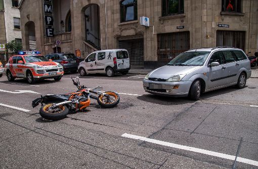 Der Motorradfahrer verletzte sich leicht. Foto: SDMG