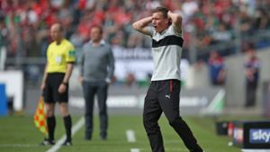 VfB-Coach Hannes Wolf rauft sich die Haare. Foto: Pressefoto Baumann