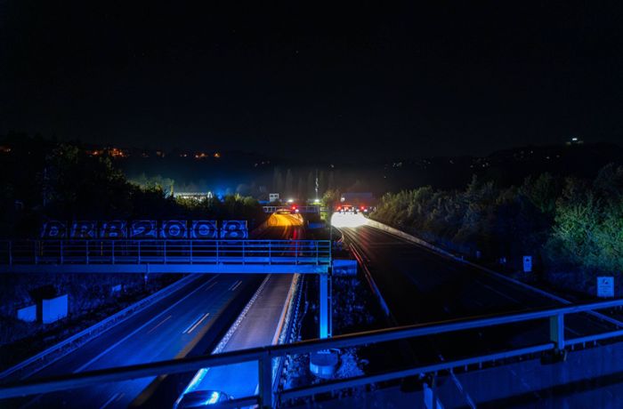 Feuerwehreinsatz auf A81 bei Leonberg: Polizei sperrt Engelbergtunnel nach Brandmeldealarm