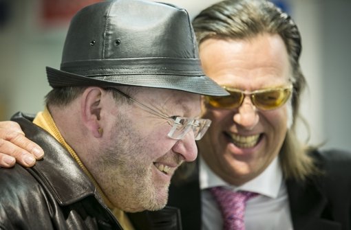 Radiomoderator Matthias Holtmann (links)  mit Comedian Michael Gaedt Foto: Leif Piechowski