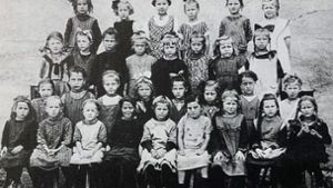 Klassenfoto vor hundert Jahren: 1923 eröffnete die Stadt Kornwestheim ihre neue Grundschule. Foto: Silcherschule Kornwestheim/Festschrift 1998