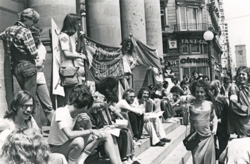 Die erste Schwulen-Demo 1979 in Stuttgart auf dem Schlossplatz