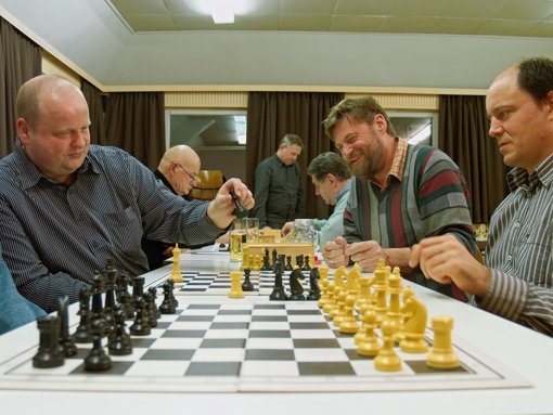 Immer freitags wird im Clara-Zetkin-Haus Schach gespielt und gefachsimpelt. Jeder ist willkommen. Foto: Rüdiger Ott