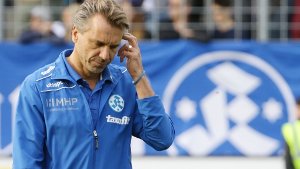 Die Sorgen von Kickers-Trainer Horst Steffen werden nach dem 0:1 bei Rot-Weiß Erfurt größer. Foto: Baumann