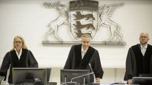 Die Richter der 9. Strafkammer des Landgerichts Stuttgart wollen heute unter dem Vorsitz von Joachim Holzhausen (Mitte) im sogenannten Osmanen-Verfahren die Urteile sprechen. Foto: Lichtgut