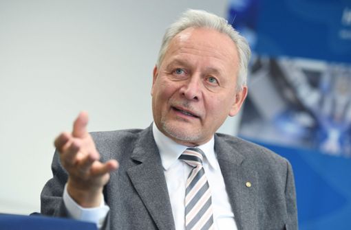 Wolfgang Grenke ist zum dritten Mal zum Präsidenten der BWIHK gewählt worden, laut Satzung seine letzte Amtszeit. (Archivbild) Foto: dpa/Marijan Murat
