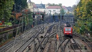 Die Gleise im Rheintal führen durch dicht besiedeltes Gebiet. Foto: dpa