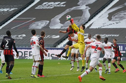 Für einen Sieg hat es nicht gereicht, doch auch mit einem Unentschieden gegen Eintracht Frankfurt sind die Fans des VfB Stuttgart zufrieden. Foto: dpa/Thomas Frey