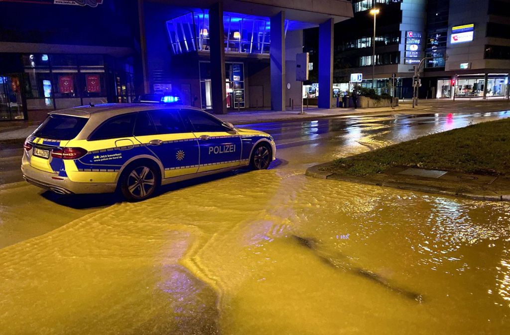 Ein Wasserrohrbruch sorgte in der Nacht auf Mittwoch für Aufregung in Stuttgart-Mitte.