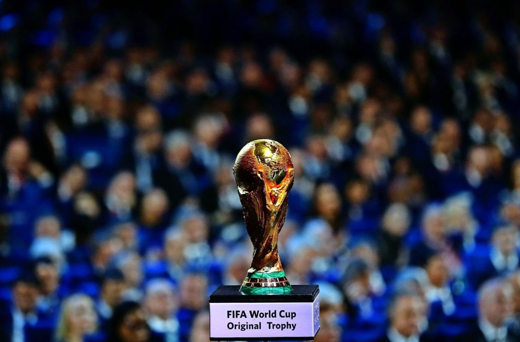 Das Objekt der Begierde: der WM-Pokal Foto: AP