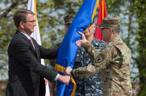 US-Verteidigungsminister Ashton Carter (links) mit General Curtis Scaparrotti. Foto: dpa